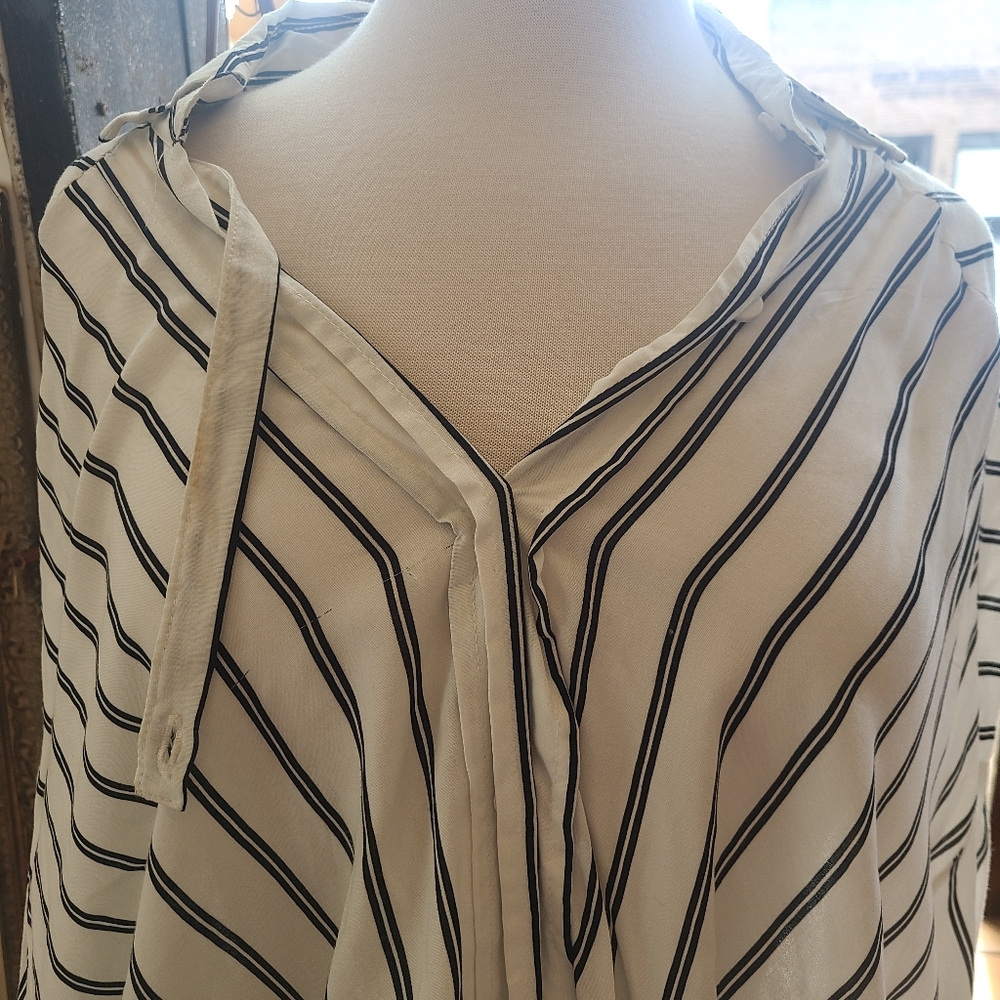 KLD Twisted button down - Picture 5 of 7